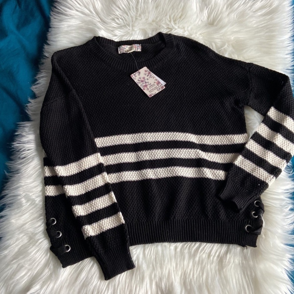 NWT Juniors Sweater